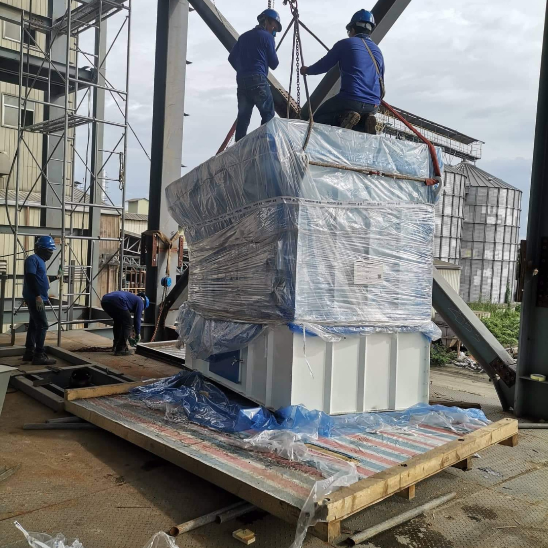 Rigging crew positioning crated process equipment atop the 40 MT/hr aqua feed plant structure.